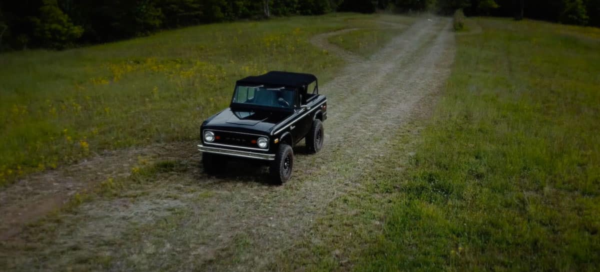 Kincer Chassis Coyote Bronco on a trail