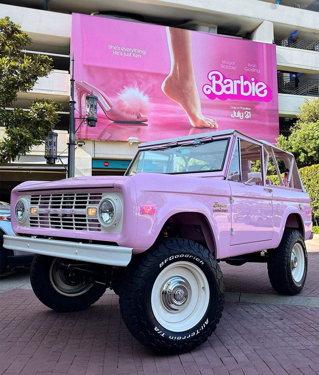 Pink Ford Bronco Classic - Barbie Bronco