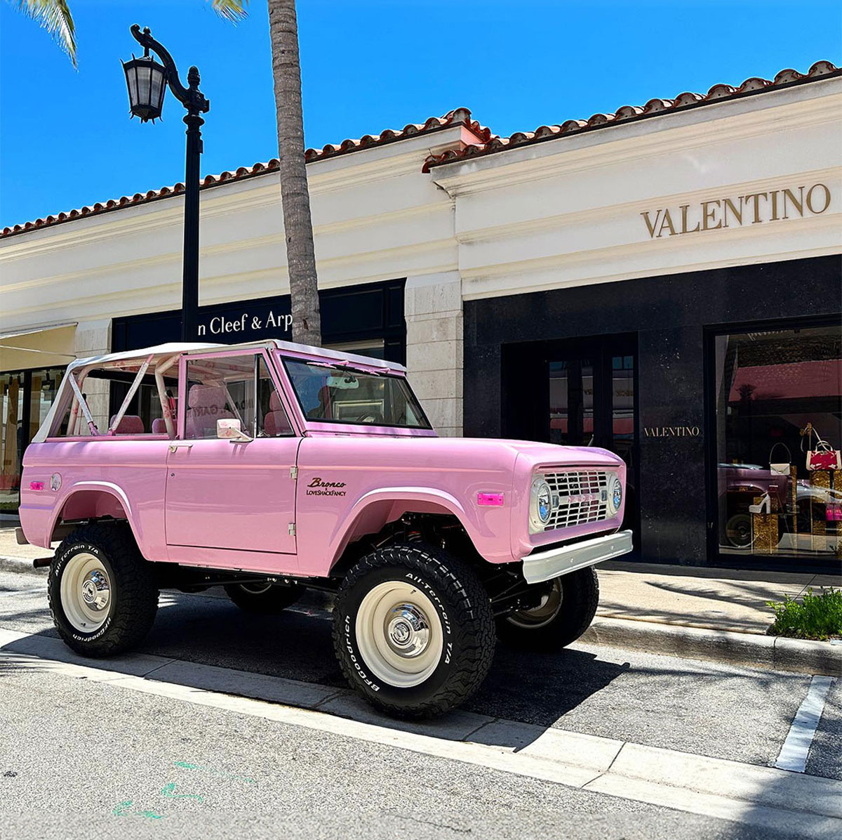 Vintage Pink Bronco with a Kincer Chassis